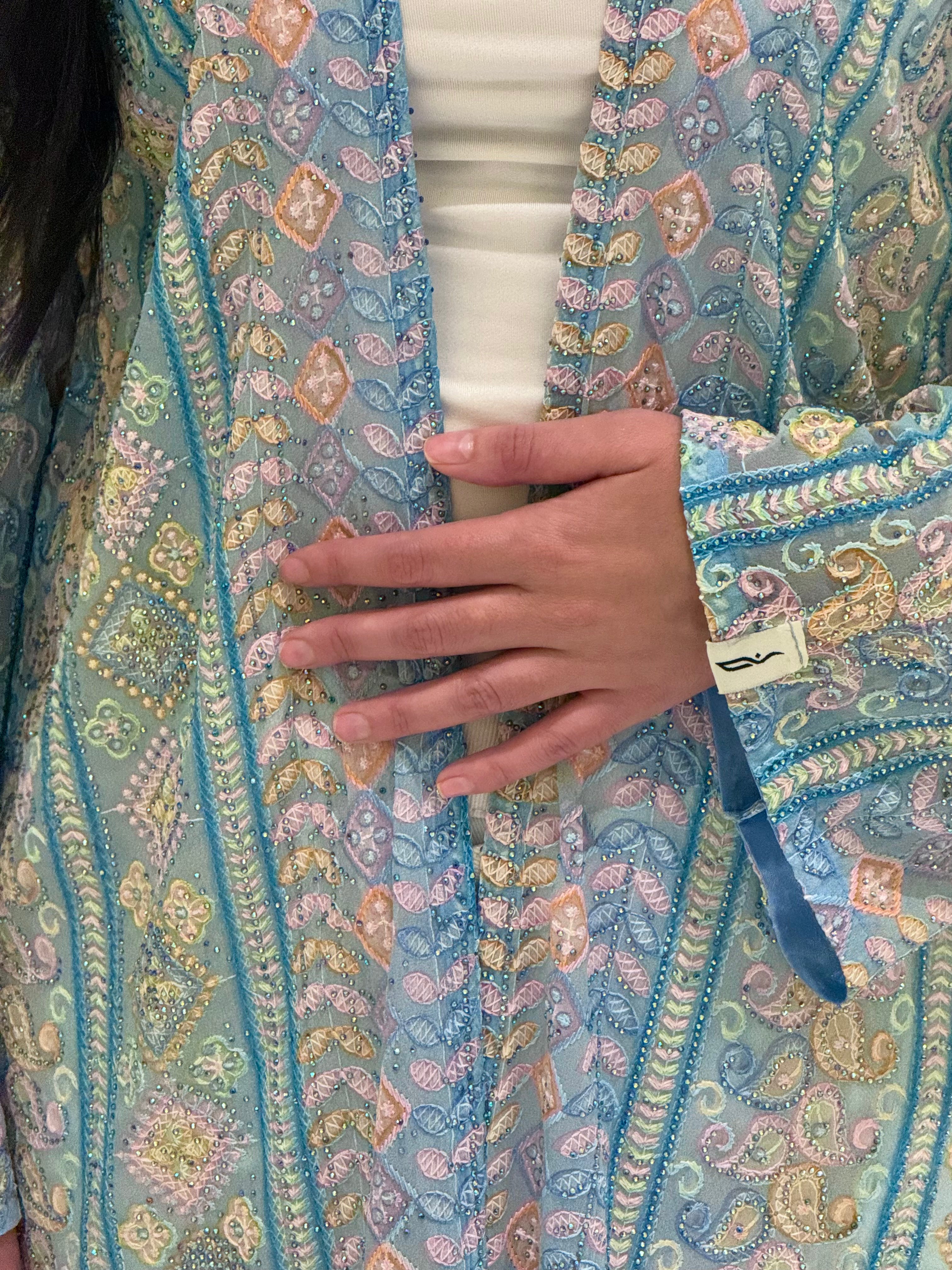 Abaya Kezyah KIMAIAN - Elegant flowing abaya, movement detail