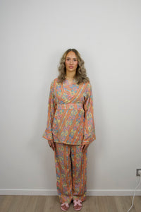 Set Farah — hand-embroidered kimono top and wide-leg trousers in apricot paisley, front view