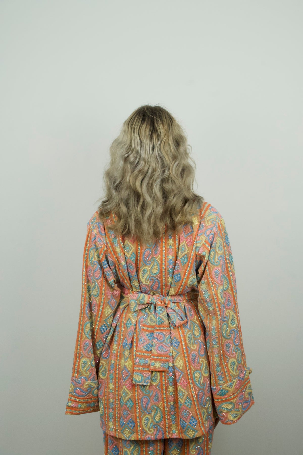 Set Farah — back view showing the tied belt